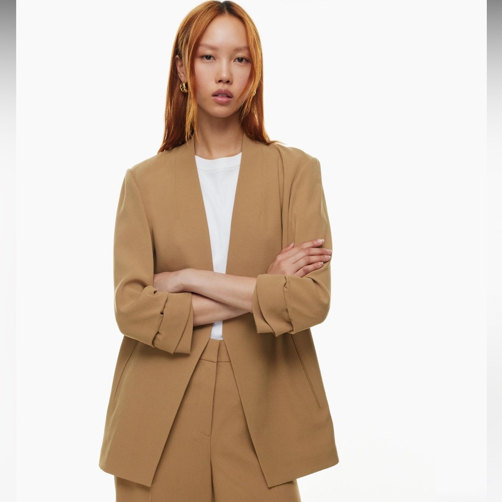Purchased wrong size. Worn once. Selling to buy exact same blazer in correct sz